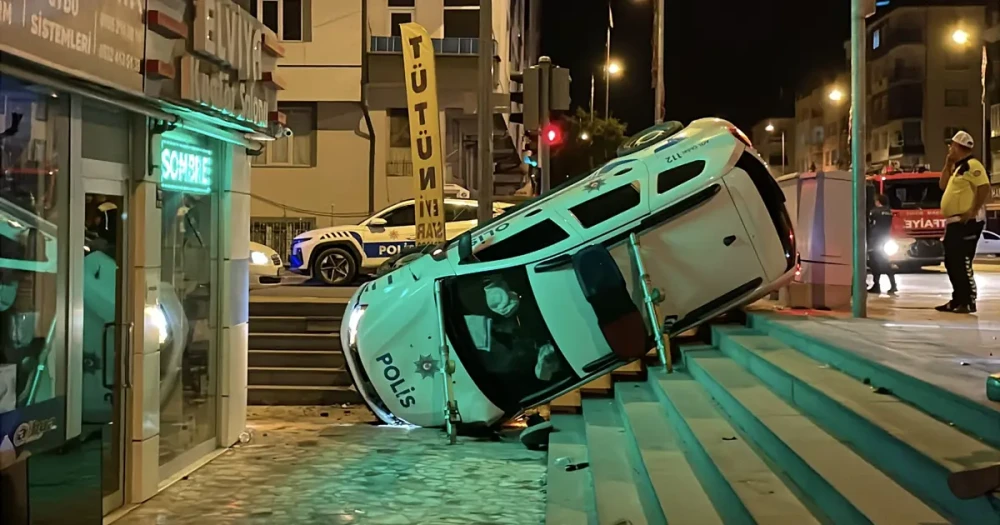 Polis Aracı Kaza Yaptı: 2 Şahsa Yaralı