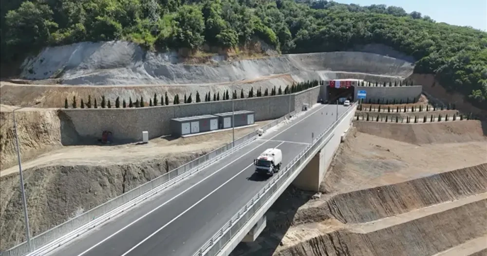 Yalova-Armutlu Yolu, 30 Dakika Seyahat Süresiyle Hizmete Açıldı