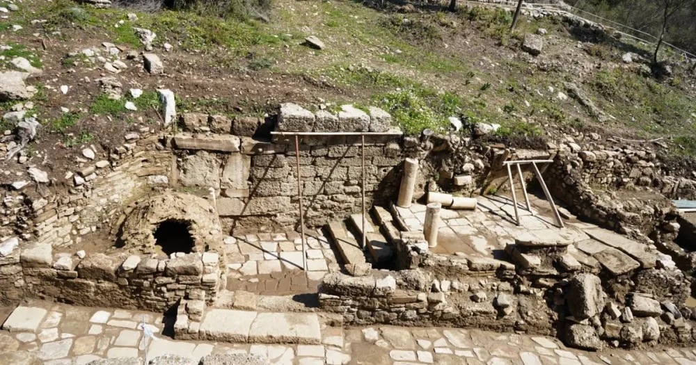 Aspendos'ta 2 Bin Yıllık Tiyatro Caddesi ve Anıtsal Kapı Gün Işığına Çıktı